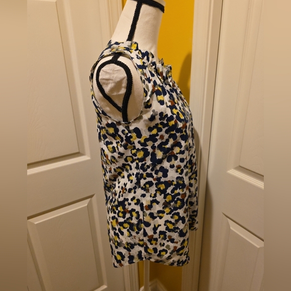 CABI V NECK BLOUSE, SIZE XS - Picture 7 of 10